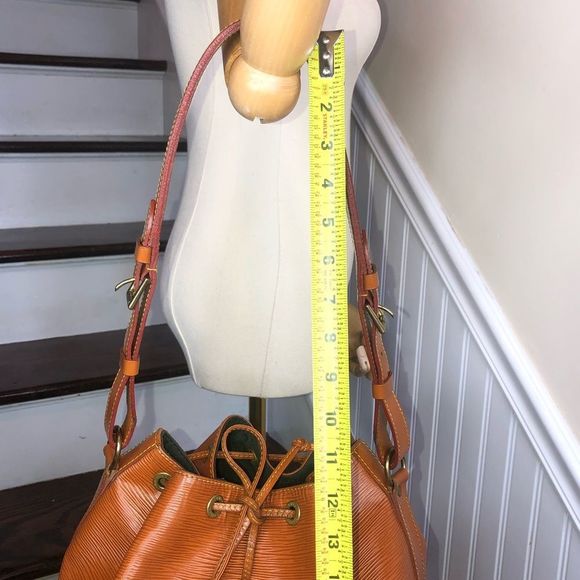 LOUIS VUITTON Cipango Gold Noe Epi Leather Tote Drawstring Bucket Shoulder Bag - Picture 12 of 17